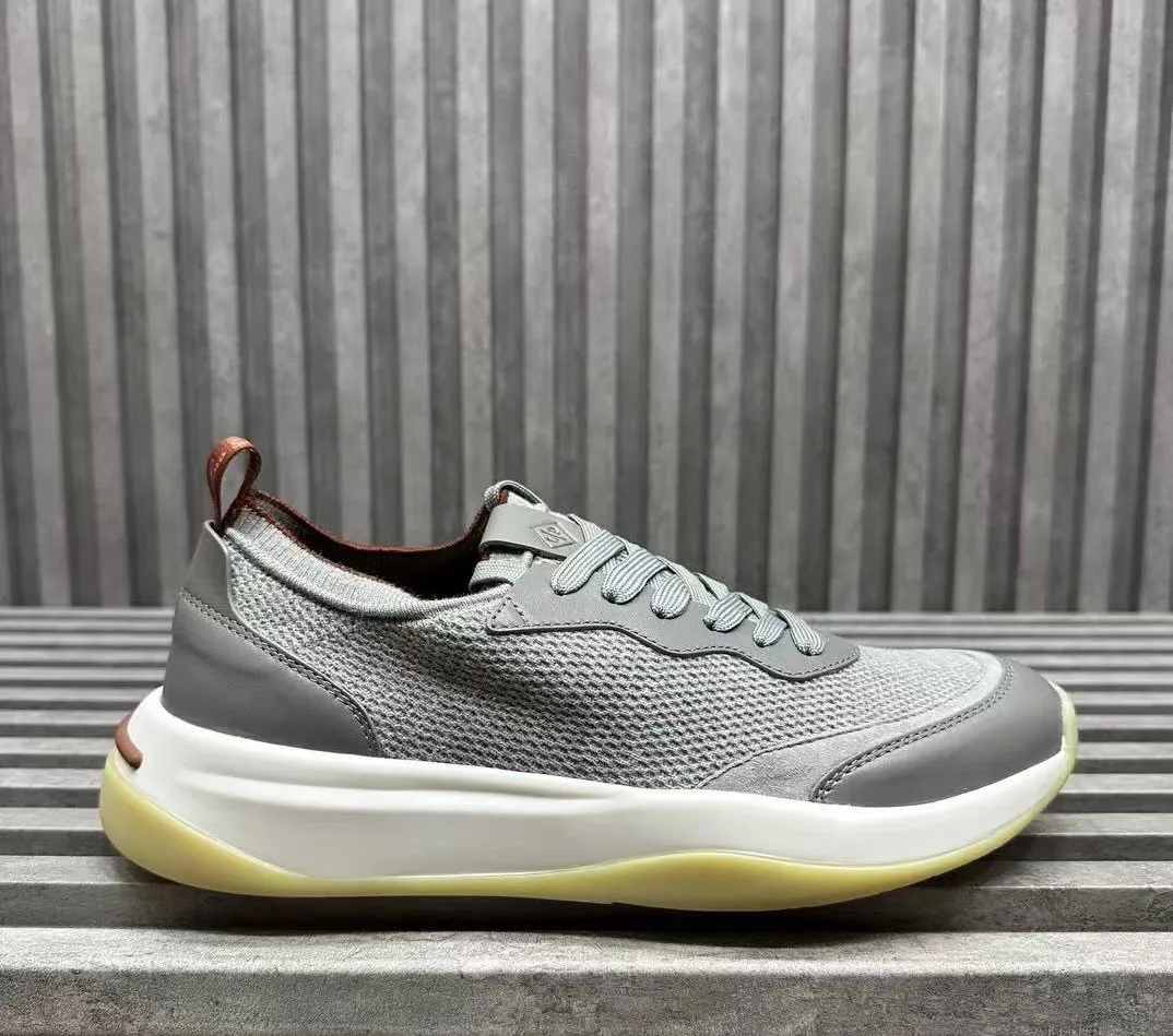 Factory price: 500💰Loro men's shoes💰iana/nuoyoupiana 410 L men's shoes💰 Walk Wish men's sneakers. This sneaker redefines the iconic 360 L men's shoes from a modern perspective💰, using a new shape and a wider silhouette design to create an extraordinary comfortable wearing experience. The ultra-light sole creates a charming modern aesthetic, with a classic slip-on construction and extra laces to wrap your foot for comfort. Smooth calfskin and wool pique knit uppers are paired with a combination suede calfskin lining and logo calfskin foot pads for ultimate comfort and breathability. The toe is inlaid with soft suede embellishments, the heel has contrasting line details, and is matched with an EVA foam and rubber outsole. The upper foot is light, soft and shock-absorbing, making it suitable for daily wear in all seasons. Comes with a full set of original packaging and complete information! Size: 39-44 (45, 46 can be customized)